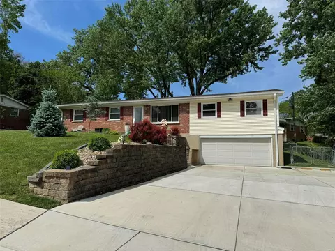 44 Reinke Rd, Ellisville, MO 63021