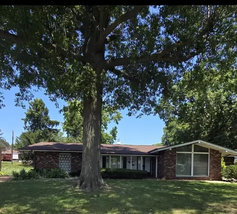 2021 Claudine Dr, Saint Louis, MO 63138