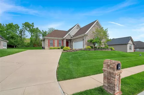 619 Dunmore Place Dr, Saint Charles, MO 63304