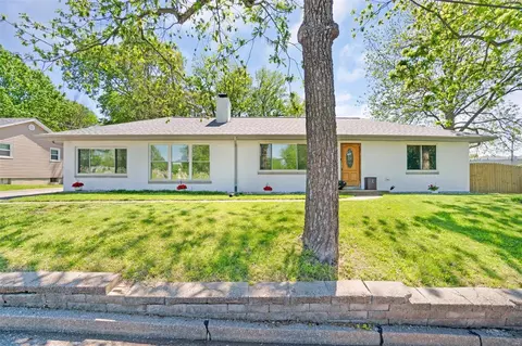 1150 S 6th St, Saint Charles, MO 63301