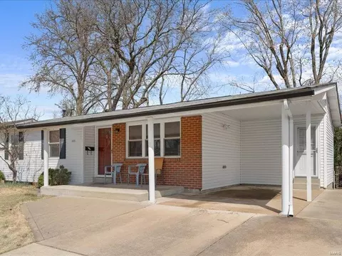 1105 Central Pkwy, Florissant, MO 63031
