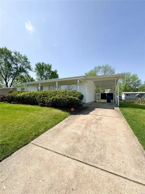 440 Raven Ln, Florissant, MO 63031