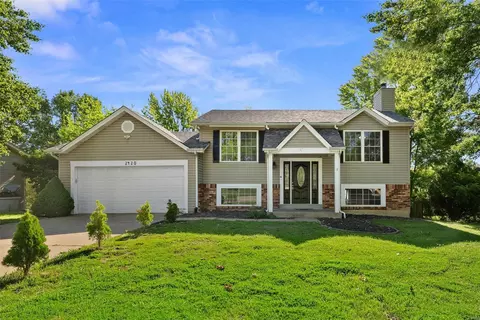 2420 Amarillo Dr, O'fallon, MO 63368