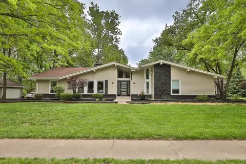 15156 Isleview Dr, Chesterfield, MO 63017