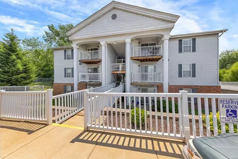 12400 Somerset Place Dr #C, Saint Louis, MO 63128