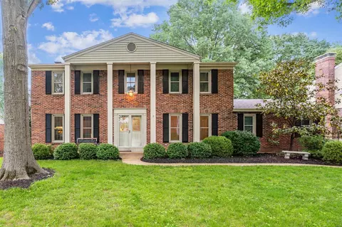 1056 Haversham Pl, Des Peres, MO 63131