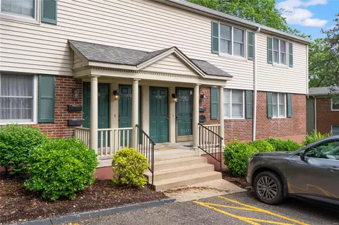 1731 Blue Jay Cv, Brentwood, MO 63144