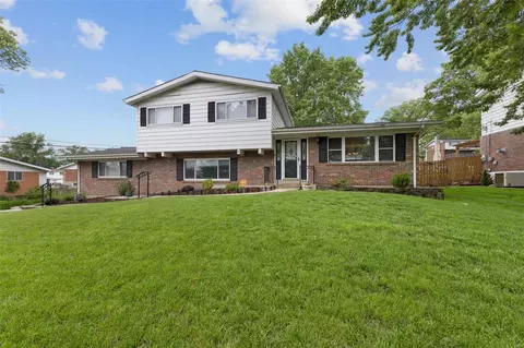 4247 Sunnyview Dr, Saint Louis, MO 63128