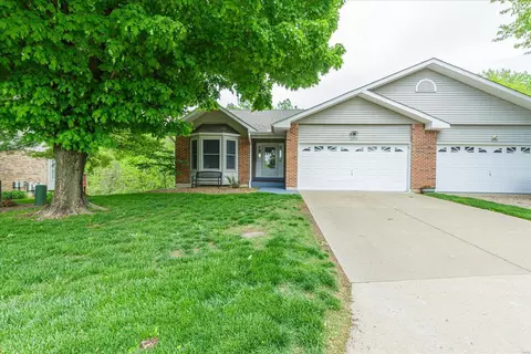 2956 Oakmoor Dr #10A, Saint Charles, MO 63301