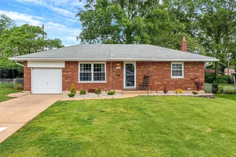 9403 Sophine Ln, Saint Louis, MO 63123