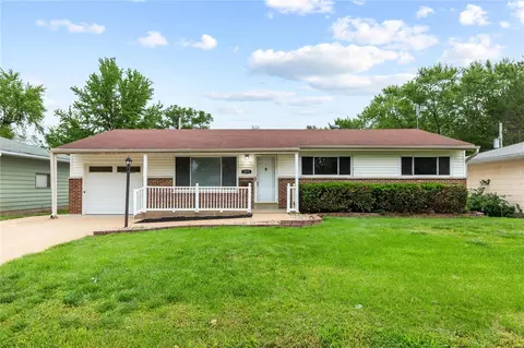 1271 Aspen Dr, Florissant, MO 63031