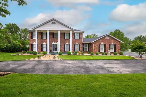 834 Kinswood Ln, Saint Louis, MO 63129