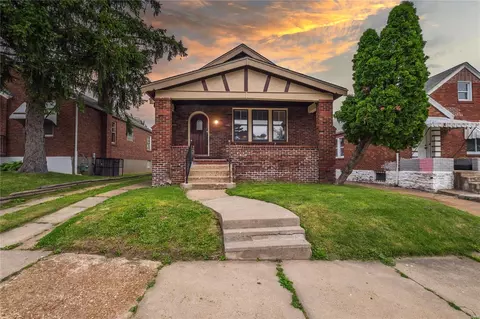 5954 Drury Ln, Saint Louis, MO 63147