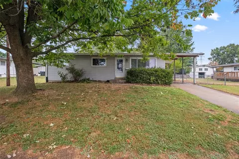 1575 Chickadee Ln, Florissant, MO 63031