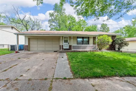 787 Briarbrae Dr, Saint Louis, MO 63138