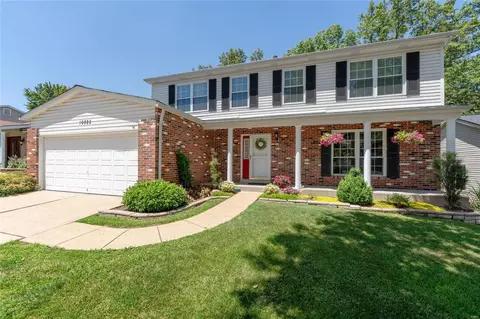 10885 Ridge Forest Dr, Saint Louis, MO 63123