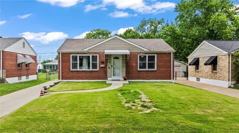 8009 Parkwood Dr, Saint Louis, MO 63123