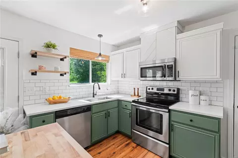 Kitchen - 260 Pheasant Point Blvd, O'fallon, MO 63368 photo 2 of 5