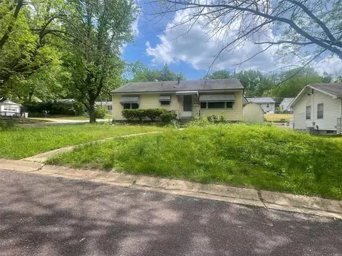 8898 Boyce Pl, Saint Louis, MO 63136