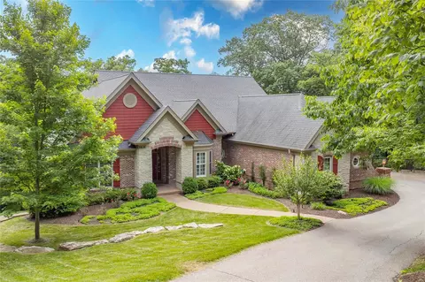 9814 Kimker Ln, Sunset Hills, MO 63127