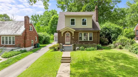 66 Greendale Dr, Saint Louis, MO 63121