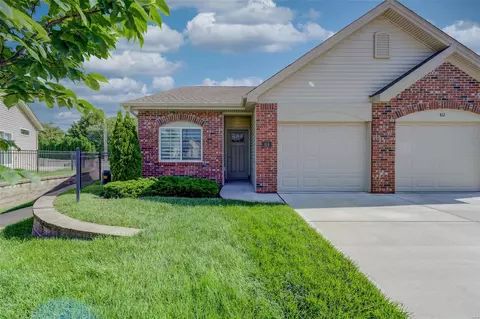 414 Weichens Dr, Saint Peters, MO 63376