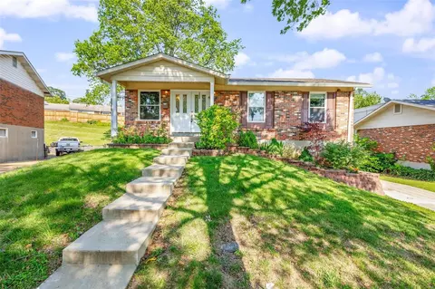9616 Antonette Hills Dr, Affton, MO 63123