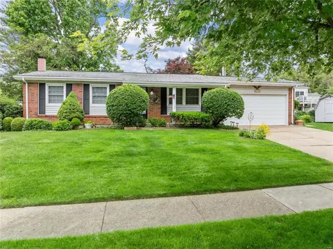 12443 Glennoble Dr, Maryland Heights, MO 63043