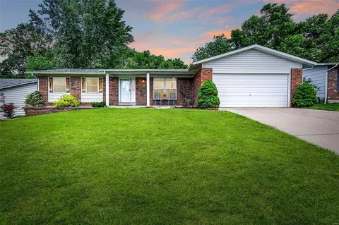 3028 Cherokee Ln, Saint Charles, MO 63301