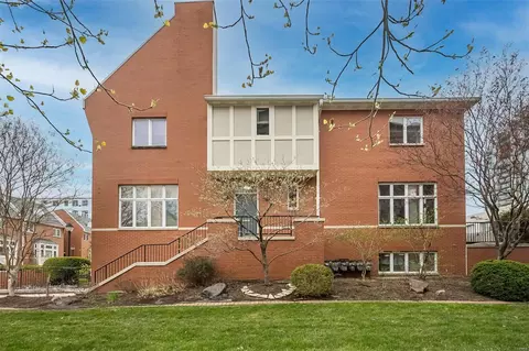 4560 W Pine Blvd, Saint Louis, MO 63108