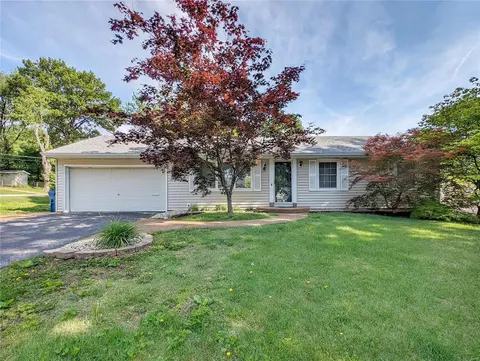 2 Shireford Ln, Saint Louis, MO 63135