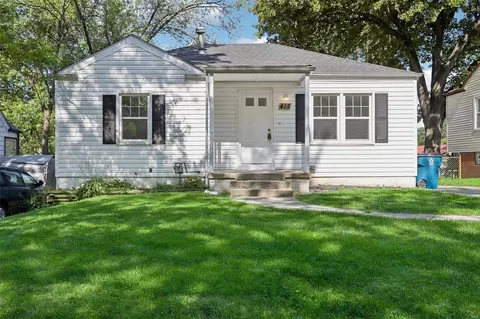 415 Superior Dr, Saint Louis, MO 63135