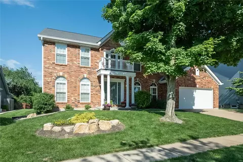 240 Woodcliffe Place Dr, Chesterfield, MO 63005