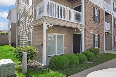 1112 Saravalle Dr, Saint Peters, MO 63376