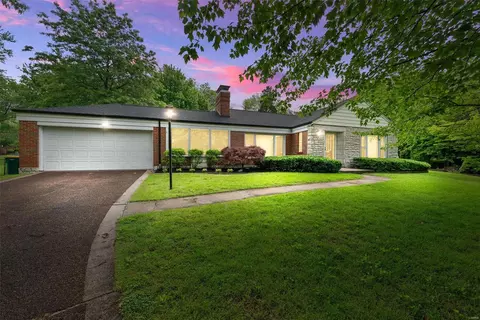 2 Karen Ct, Saint Louis, MO 63119