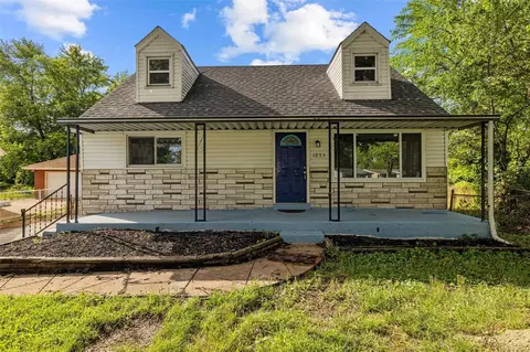 1235 Walker Ave, Saint Louis, MO 63138