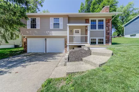 2373 Charter Wood Ct, Maryland Heights, MO 63043