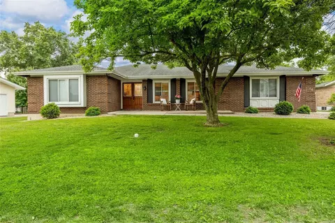 24 Grant Dr, Saint Peters, MO 63376