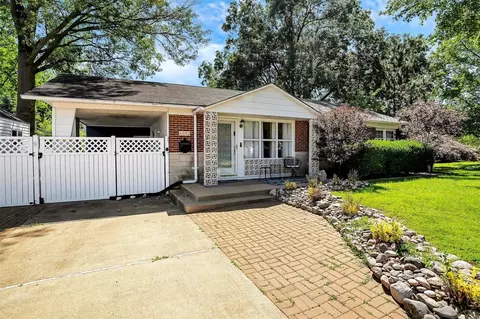 4332 Mohegan Dr, Saint Louis, MO 63123