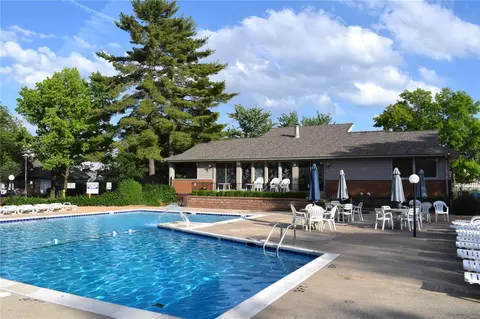 Exterior - 701 Ridgeside Dr #E, Ballwin, MO 63021 photo 10 of 11