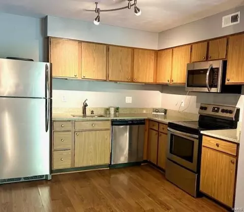 Kitchen - 701 Ridgeside Dr #E, Ballwin, MO 63021 photo 2 of 2