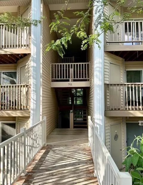 Exterior - 701 Ridgeside Dr #E, Ballwin, MO 63021 photo 2 of 11