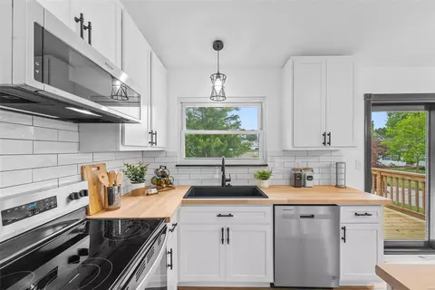 Kitchen - 1 Pintail Ct, O'fallon, MO 63368 photo 3 of 4