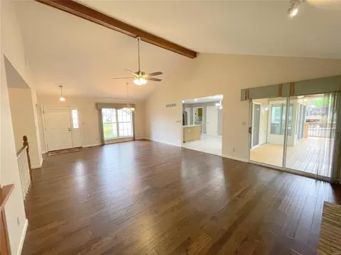 Living - 615 Highland Glen Dr, Ballwin, MO 63021 photo 3 of 3