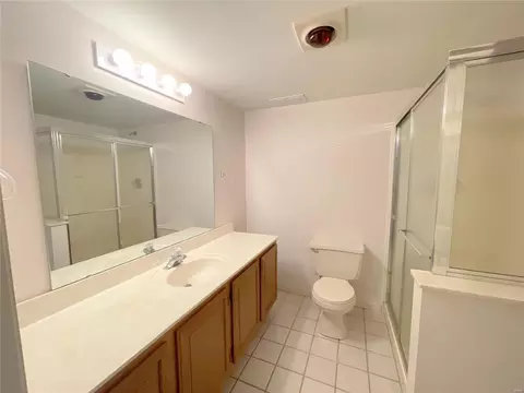 Bath - 615 Highland Glen Dr, Ballwin, MO 63021 photo 4 of 4