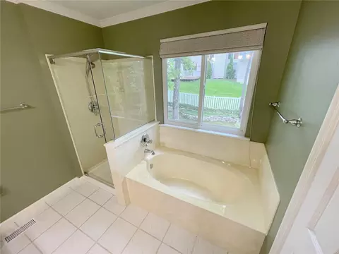 Bath - 615 Highland Glen Dr, Ballwin, MO 63021 photo 3 of 4