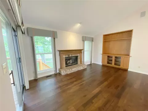Living - 615 Highland Glen Dr, Ballwin, MO 63021 photo 2 of 3