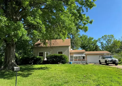 8621 Martony Ln, Saint Louis, MO 63134