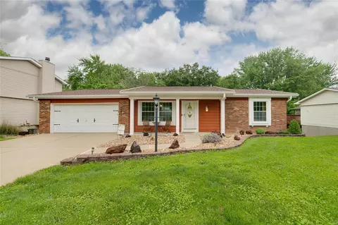 14 Lakemont Dr, Saint Charles, MO 63304