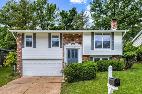 275 Village Meadow Dr, Ballwin, MO 63021